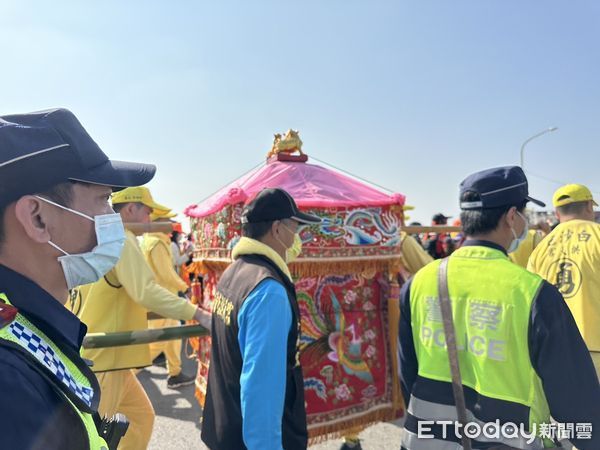 ▲▼白沙屯媽祖粉紅超跑最後一哩路，向北港朝天宮前進。（圖／記者許權毅攝）