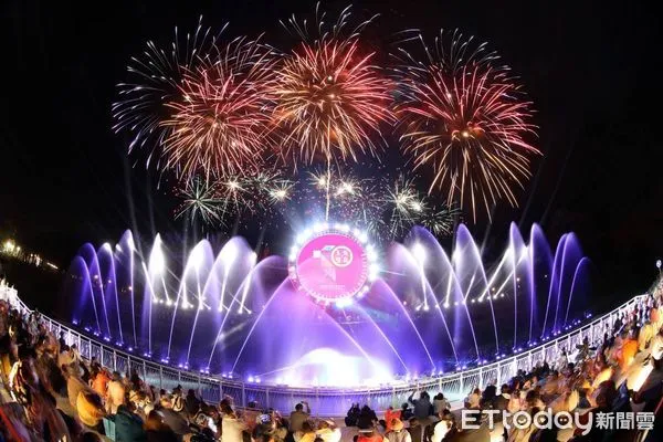 ▲▼花蓮太平洋燈會13日晚間在「鏡花水月」主燈秀精彩演出後圓滿落幕。（圖／花蓮縣政府提供，下同）