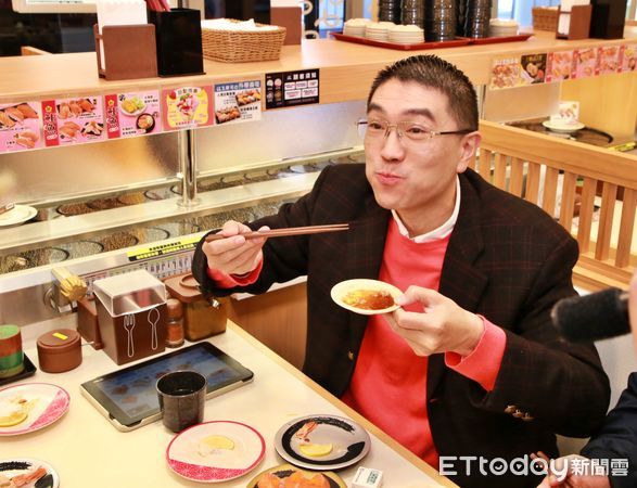 ▲基隆扶植帶動餐飲產業鏈 謝國樑盼壽司競賽行銷美食。（圖／記者郭世賢翻攝）