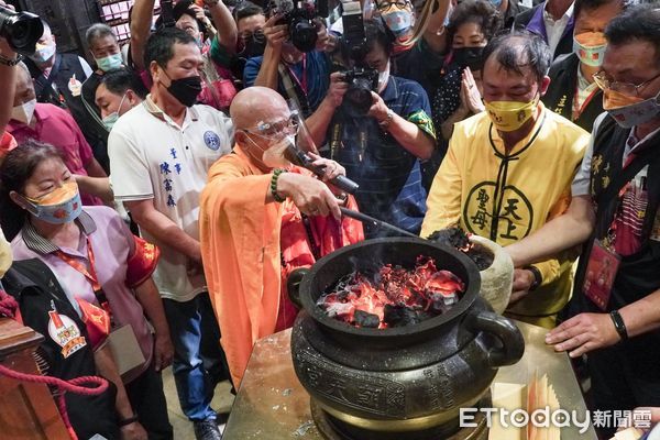 ▲北港朝天宮董事長蔡咏鍀表示，他個人解讀是神明的相互交流，媽祖只有一個，一樣慈悲。（圖／記者蔡佩旻翻攝）