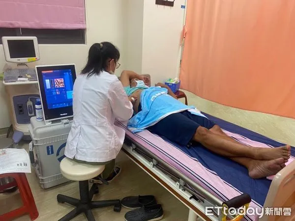 ▲▼台東縣衛生局呼籲，符合高風險因子民眾請勇敢接受無痛肝臟超音波掃描。（圖／台東縣政府提供，下同）