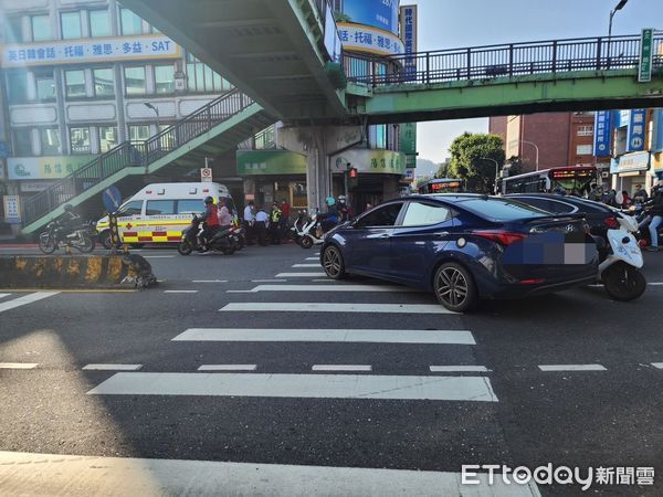 ▲▼     士林警撞擊。（圖／記者黃宥寧翻攝）