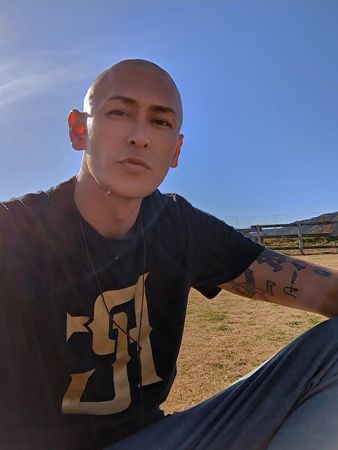 ▲▼41歲日本樂團主唱LANCE罹患喉頭癌。（圖／翻攝自推特）