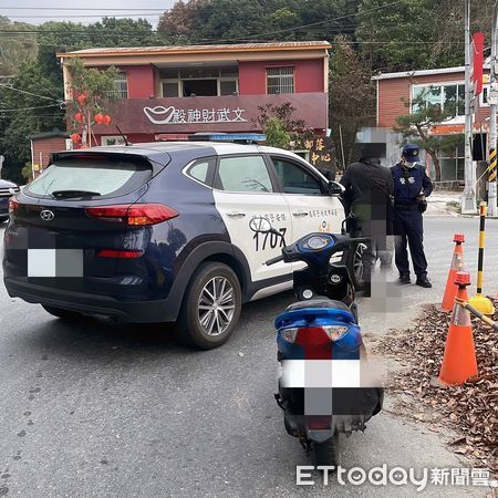 ▲台南市保安警察大隊第一中隊員警，在白河區172線及南93線路口文武財神殿之前，攔獲涉嫌酒駕的楊姓騎士，酒測值高達2.0MG/L，可說是爛醉程度，還第度酒駕被查獲。