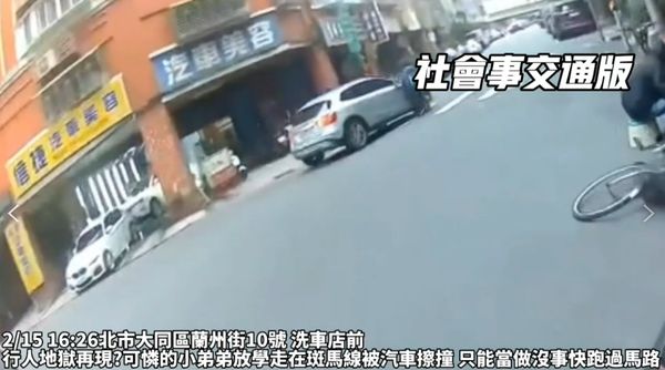 行人地獄！男童遭「貼身左轉」嚇傻 駕駛被攔一臉茫然：他跑走啦 Ettoday社會新聞 Ettoday新聞雲