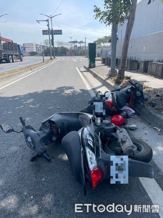 ▲高雄市小港區發生兩部機車追撞，其中一名騎士當場沒有呼吸心跳送醫搶救             。（圖／記者吳奕靖翻攝）