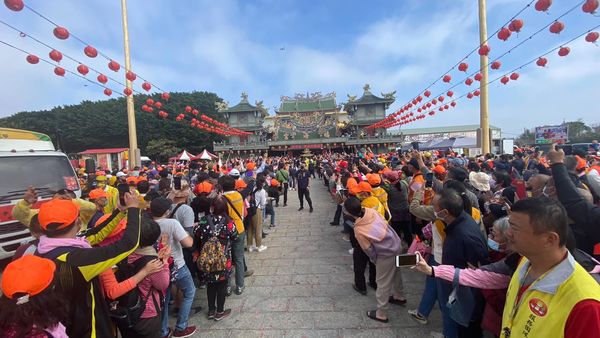 ▲白沙屯媽祖中午停轎王功福海宮。（圖／翻攝自白沙屯拱天宮）