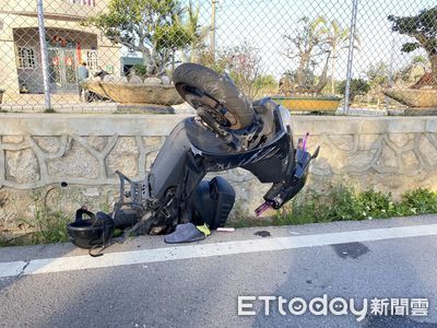 無照追撞慢跑士官長！金門高職生噴飛「機車直插水溝」慘送醫