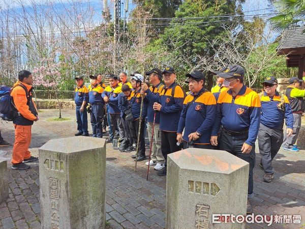 ▲台南市義消東門中隊19日選定嘉義縣竹崎大凍山，併同義消常年訓練辦理「義消山訓暨繩索訓練」。（圖／記者林悅翻攝，下同）