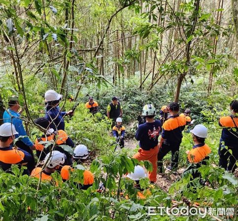 ▲台南市義消東門中隊19日選定嘉義縣竹崎大凍山，併同義消常年訓練辦理「義消山訓暨繩索訓練」。（圖／記者林悅翻攝，下同）