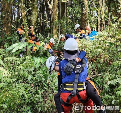 ▲台南市義消東門中隊19日選定嘉義縣竹崎大凍山，併同義消常年訓練辦理「義消山訓暨繩索訓練」。（圖／記者林悅翻攝，下同）