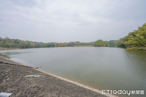 ▲▼ 蔡易餘立委及團隊鹿寮水庫會勘，將擴大清淤增加蓄水空間  。（圖／立委蔡易餘團隊提供）