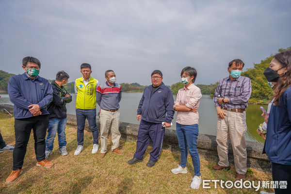 ▲▼ 蔡易餘立委及團隊鹿寮水庫會勘，將擴大清淤增加蓄水空間  。（圖／立委蔡易餘團隊提供）