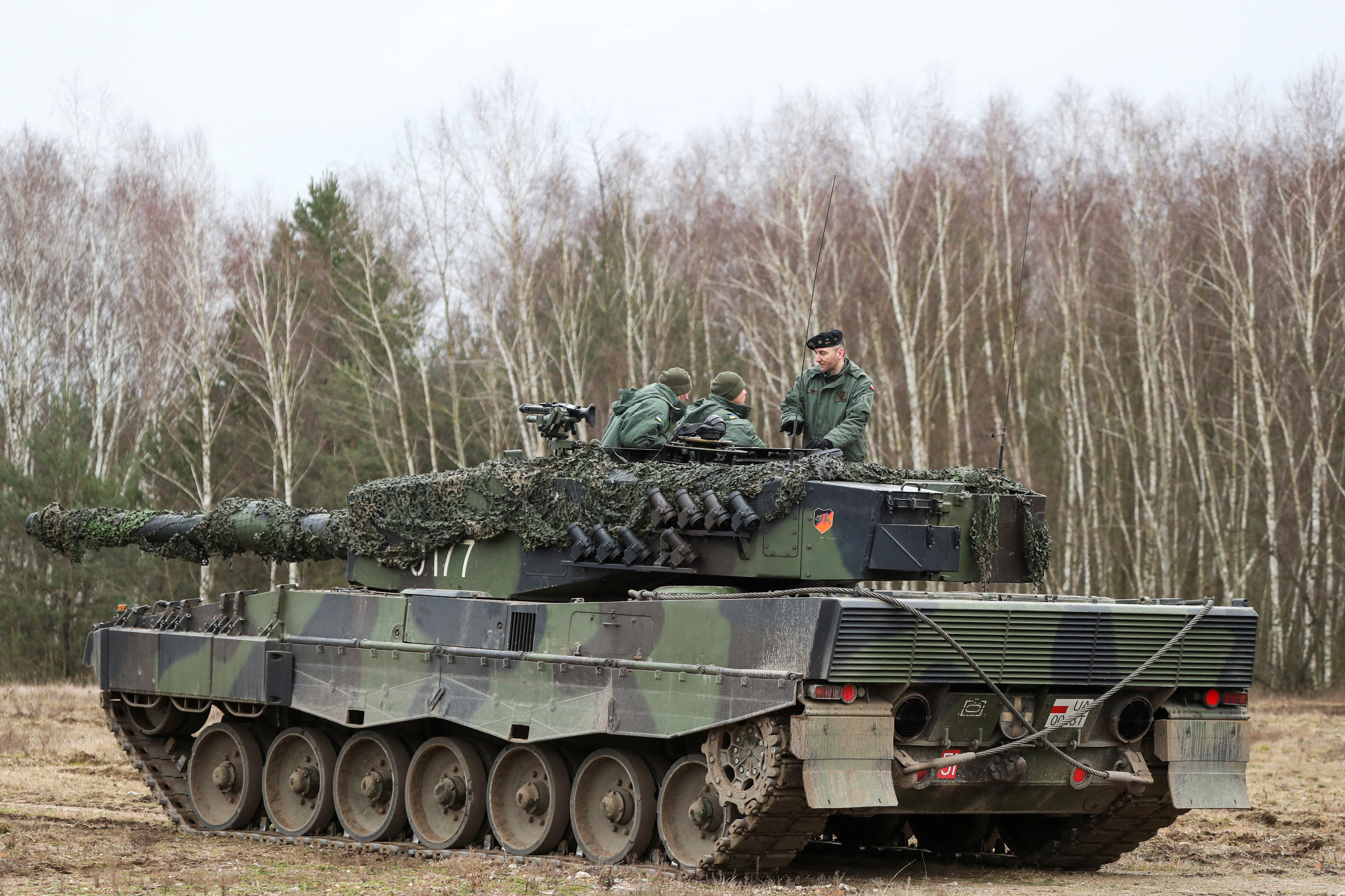 ▲波蘭訓練烏克蘭士兵使用豹2（Leopard 2）主戰坦克 。（圖／路透）