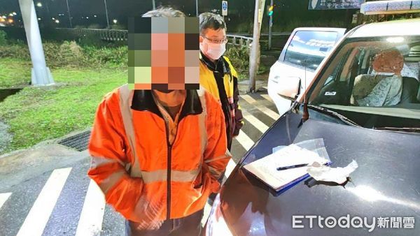 ▲新北男深夜見警車突剎停惹疑 金山警瞄駕駛座驚見「一坨」毒品。（圖／記者郭世賢翻攝）