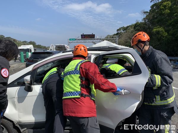 ▲▼       國三7車連環撞      。（圖／記者蔡文淵翻攝）