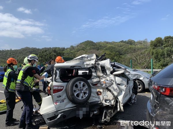 ▲▼       國三7車連環撞      。（圖／記者蔡文淵翻攝）