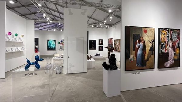 ▲▼美國知名藝術家昆斯（Jeff Koons）的作品「氣球狗狗」價值4.2萬美元（近新台幣130萬元），卻在一次藝術展上被摔成碎片。。（圖／翻攝Bel-Air Fine Art Contemporary Art Galleries）
