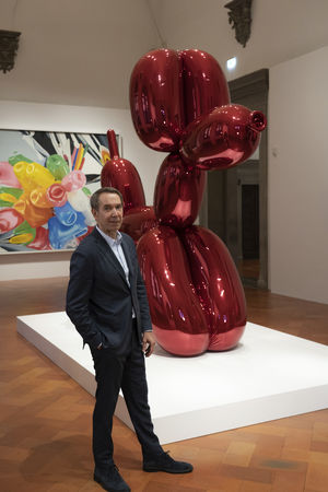 ▲▼2021年9月29日，美國知名藝術家昆斯（Jeff Koons）與他的作品「氣球狗狗」。（圖／達志影像／美聯社）