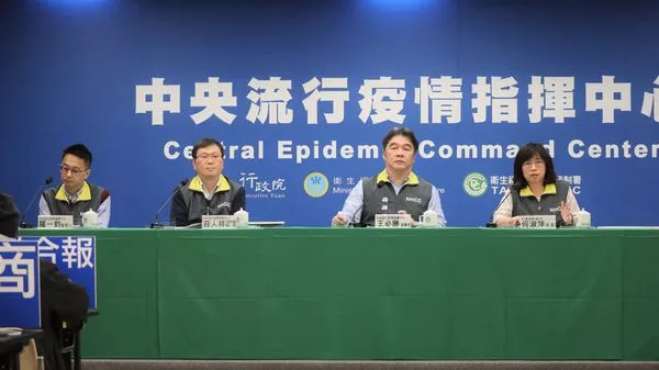 ▲▼2/20中央流行疫情指揮中心記者會。（左起）羅一鈞、莊人祥、王必勝、交通部航政司司長何淑萍。（圖／指揮中心提供）