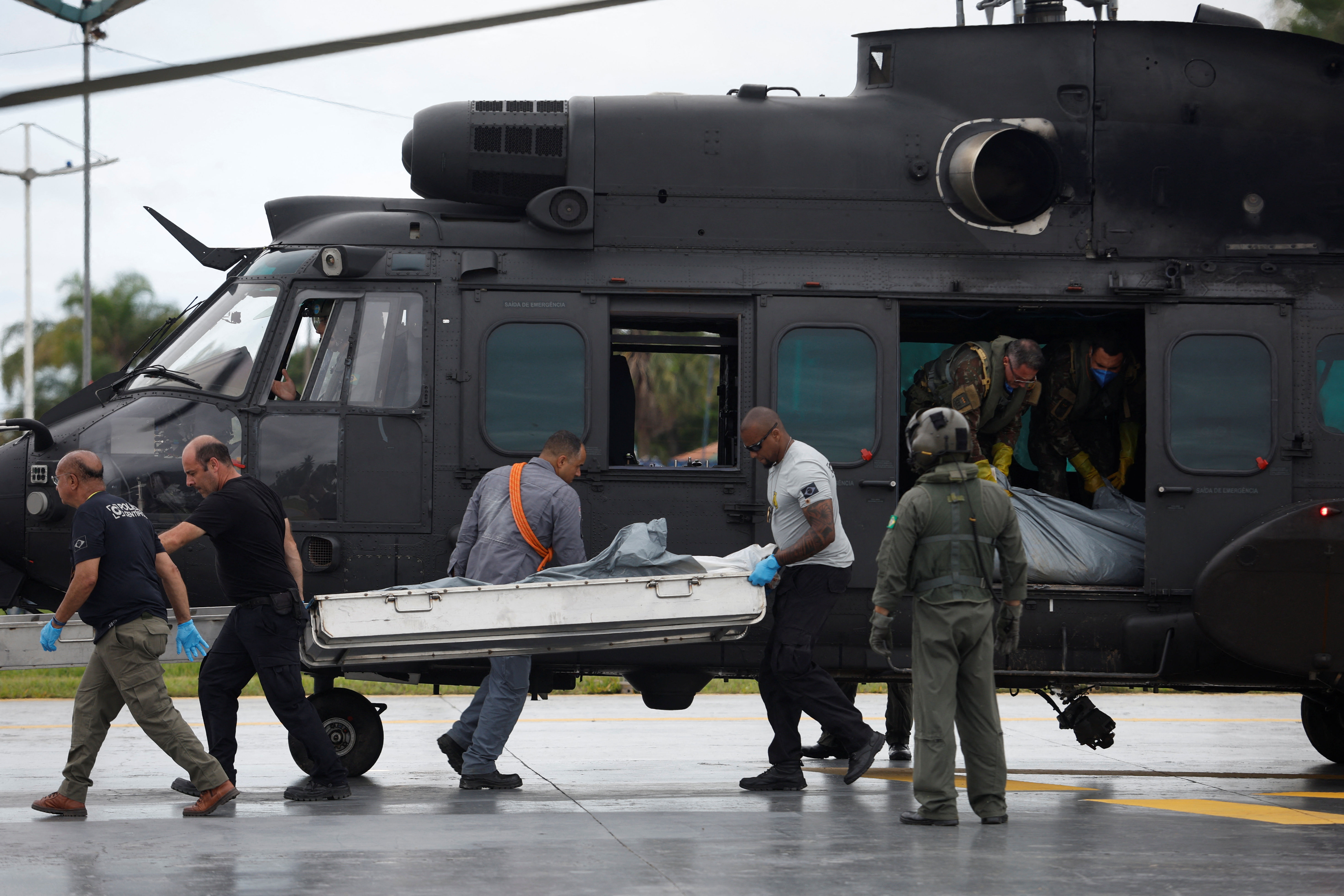 ▲巴西暴雨釀災，軍方出動直升機救人。（圖／達志影像／美聯社）