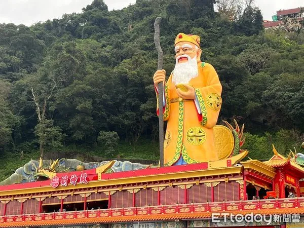 ▲▼二月初二頭牙土地公生，中和烘爐地湧現參拜人潮（圖／記者許靖騏攝）