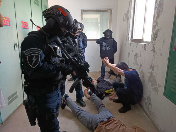 專案小組因偵辦案件等特殊性，往往無法配合規定，一天上班時數不得超過12小時之限制，「總不可能辦案辦到一半就下班」。（圖／報系資料照）