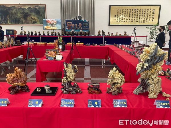 ▲▼「紅富海」第5波拍賣會訂於3月7日登場，85件拍賣品今(21日)在苗栗地檢署舉辦鑑賞會。（圖／記者蔡文淵翻攝）