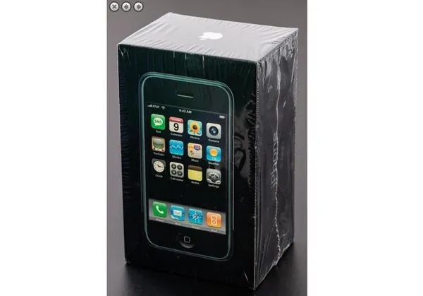 ▲▼第一代iPhone。（圖／翻攝自cbsnews）