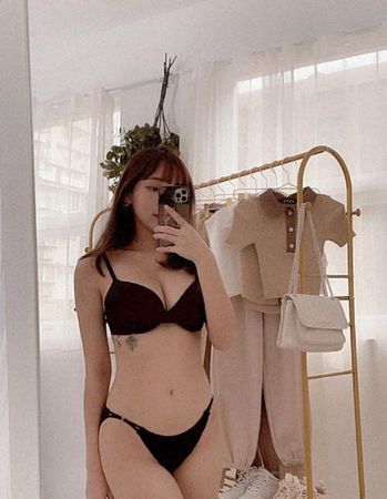 ▲林襄在雪地拍辣照。（圖／翻攝自林襄IG）