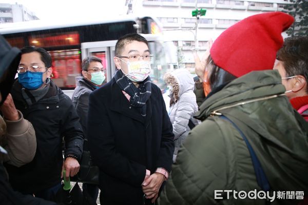 ▲從基隆搭乘9026客運到南港 謝國樑：堅決要求維護通勤族權益。（圖／記者郭世賢翻攝）