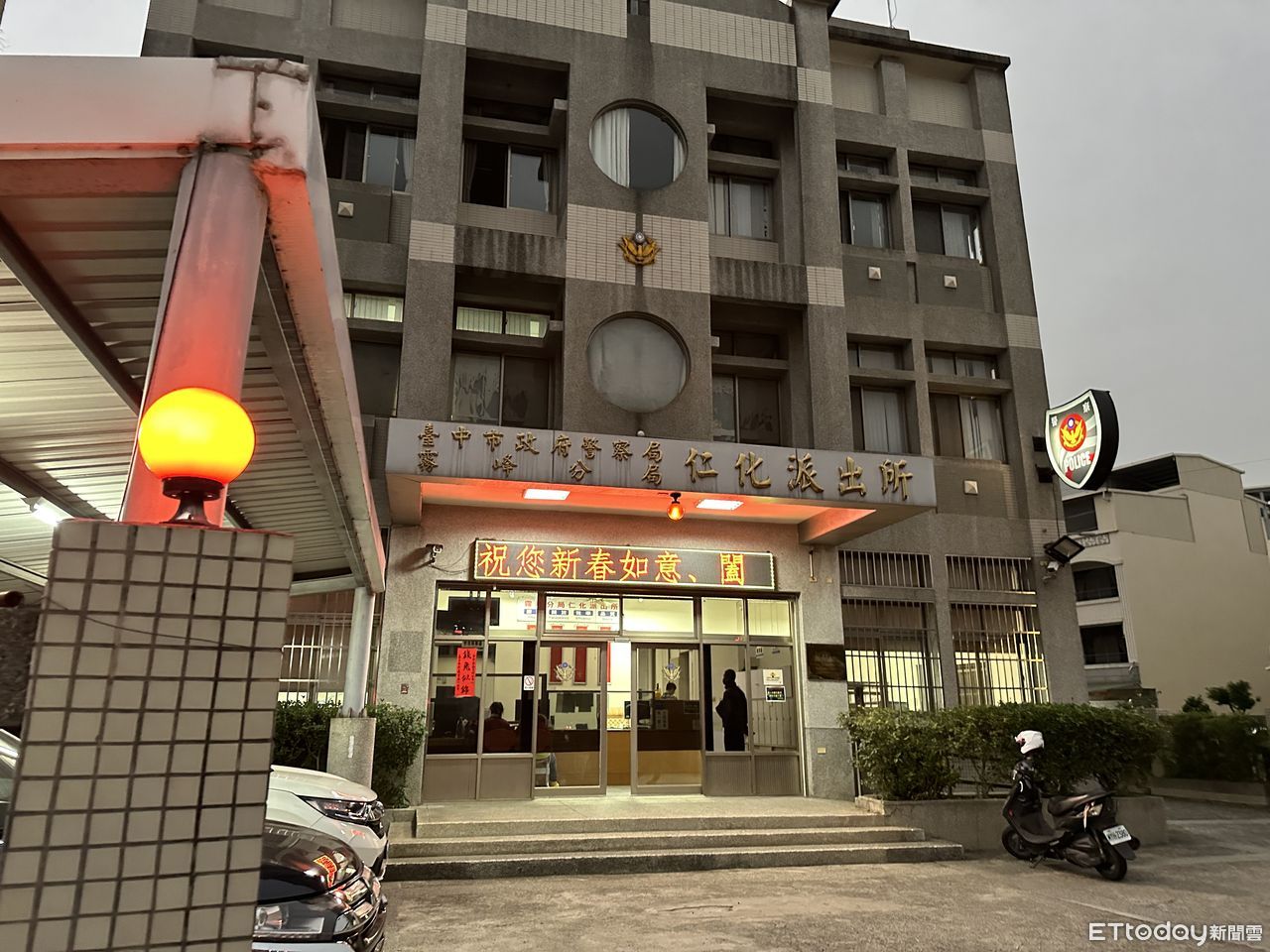 快訊/台中3男鬥毆亮刀攻擊 2人負傷到案1在逃