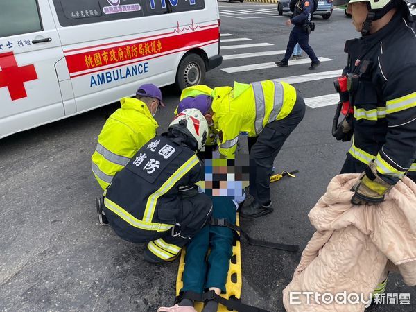 ▲▼桃園觀音聯結車跟小客車車禍。（圖／記者沈繼昌翻攝）