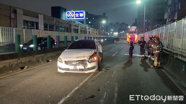 ▲▼陳男掛註銷車牌上路，還酒駕撞特斯拉後翻車             。（圖／記者陳以昇翻攝）