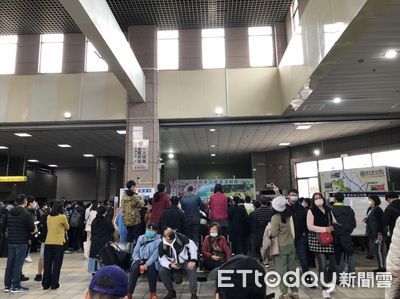 樹林車站拍賣遺失物湧300人！他1.3萬標走Switch「內含驚喜」賺爛
