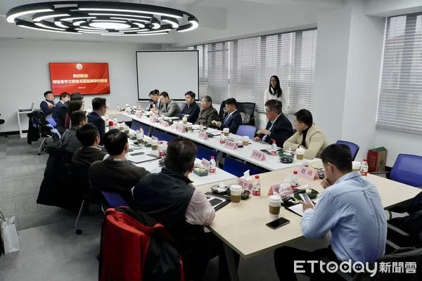 ▲▼海協會副會長李文輝、上海市台辦副主任陽禮華等人到上海市台協在滬台灣校友會聯誼會調研。（圖／記者趙禕攝）