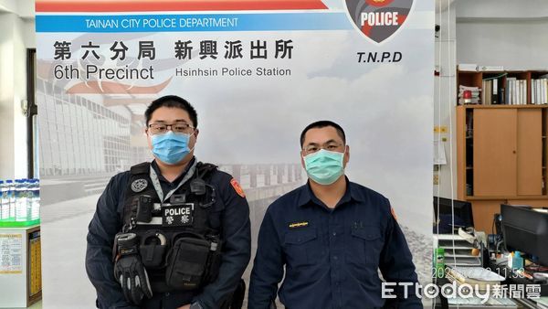 ▲台南市警六分局新興派出所員警與里長伯，及時將罹癌獨居長者送往醫院救護，避免意外憾發生。（圖／記者林悅翻攝，下同）