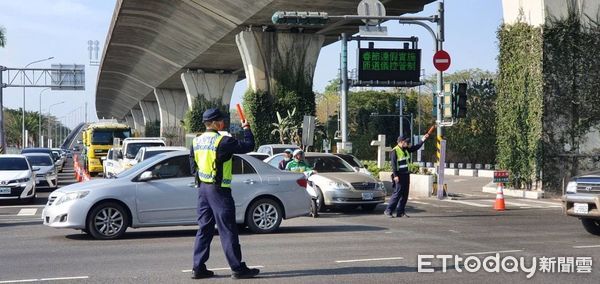 ▲縣警察局交通隊進行調撥車道演練            。（圖／記者陳崑福翻攝，下同）