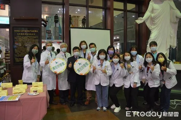 ▲▼「吃出好癌力」活動，現場除了提供民眾諮詢，營養師更將營養品與市售沖泡飲品進行調配，讓癌友能夠吃得進去，增加好體力。（圖／門諾醫院提供，下同）