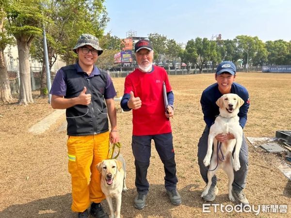 ▲拉布拉多犬Hero（右）順利通過RHT-A中級認證得以配合特種搜救隊進行災害現場搶救。（圖／花蓮消防局提供，下同）