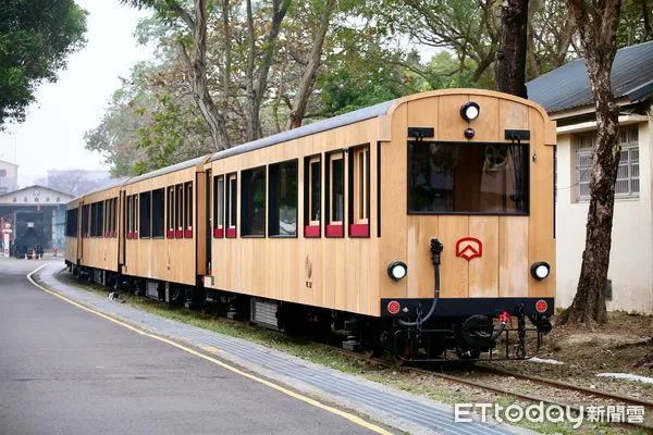 ▲▼  阿里山林鐵最有質感車廂 《福森號》  。（圖／林務局阿里山林業鐵路及文化資產管理處提供）