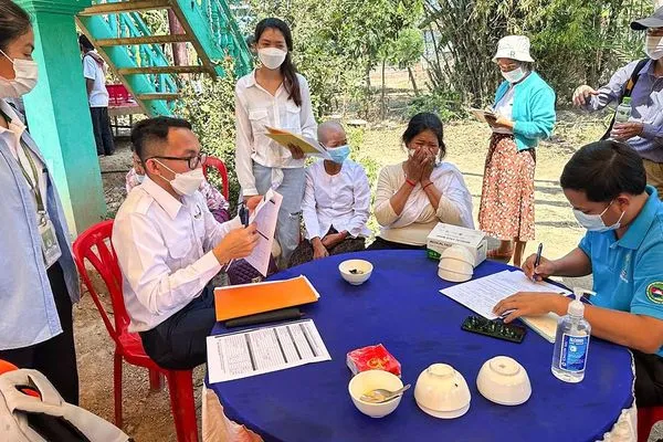 ▲▼柬埔寨有一名11歲女童近日因感染禽流感而死。（圖／CFP）