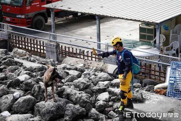 ▲台南市消防局搜救犬參加2023年IRO瓦礫堆搜救犬國際認證，成功通過檢測。（圖／記者林悅翻攝，下同）