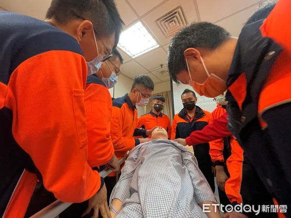 ▲台南市消防局第四大隊於24日上午與麻豆新樓醫院，辦理心肌梗塞實境演練緊急救護訓練課程。（圖／記者林悅翻攝，下同）