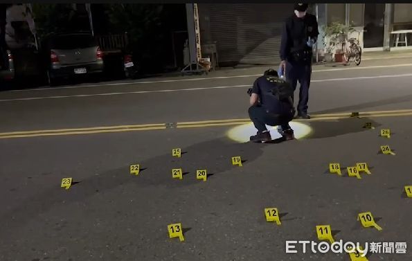 ▲台南學甲88槍槍擊案主嫌洪政軍、槍手孔祥志在逃亡108天後，在大陸落網，刑事局將2嫌押解回台，由檢警帶回台南偵辦，市長黃偉表示感謝肯定 。（圖／記者林悅翻攝，下同）