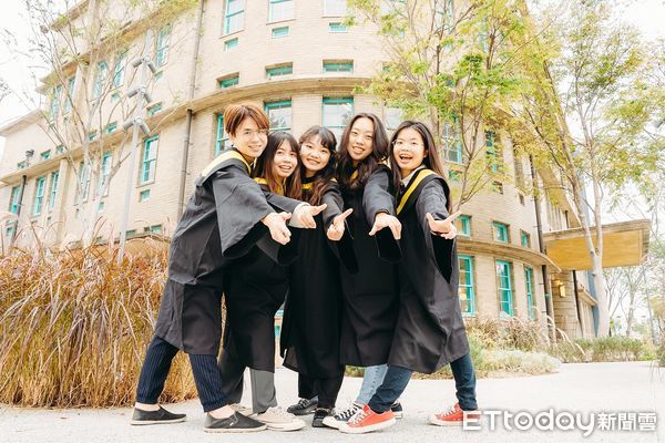 ▲▼ 蘭潭姊妹亭重現「無敵水景」 來嘉輕旅行拍畢業照正夯 。（圖／嘉義市政府提供）