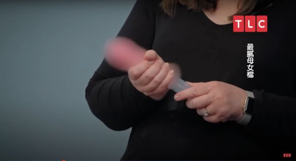 ▲▼《最膩母女檔》媽媽幫女兒受精。翻攝自YouTube／TLC旅遊生活頻道）