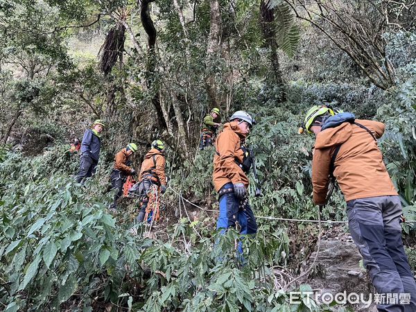 ▲▼泰武鄉北大武山步道1.75K有山域事故，1對夫妻單攻北大武山回程時，男性登山客不慎滑落邊坡。（圖／記者陳崑福翻攝）