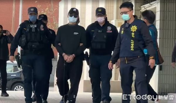 ▲台南市刑大隊長林宏昇表示，確認2嫌涉嫌槍砲、恐嚇、國安法及兩岸人民關係條例罪嫌，將移送台南地檢署歸案偵辦。（圖／記者林悅翻攝，下同）