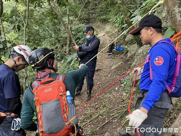 ▲一名男子在太魯閣錐麓古道滑落邊坡，警消找到他時已無呼吸心跳。（圖／記者王兆麟翻攝）